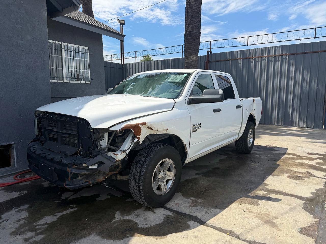 2022 Ram 1500 Classic Tradesman - Фото 2