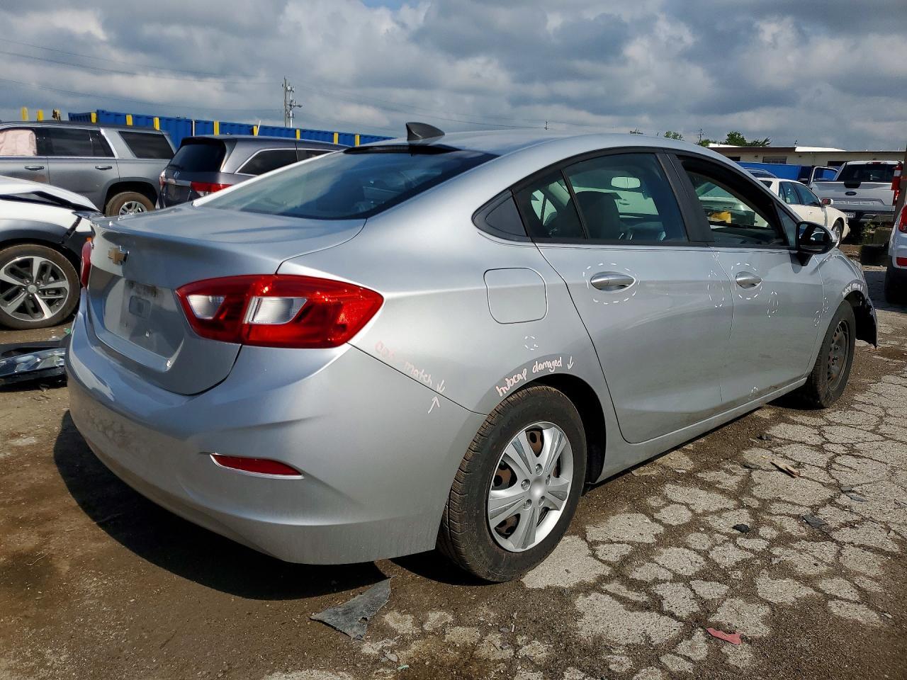 2017 Chevrolet Cruze Ls - Фото 3