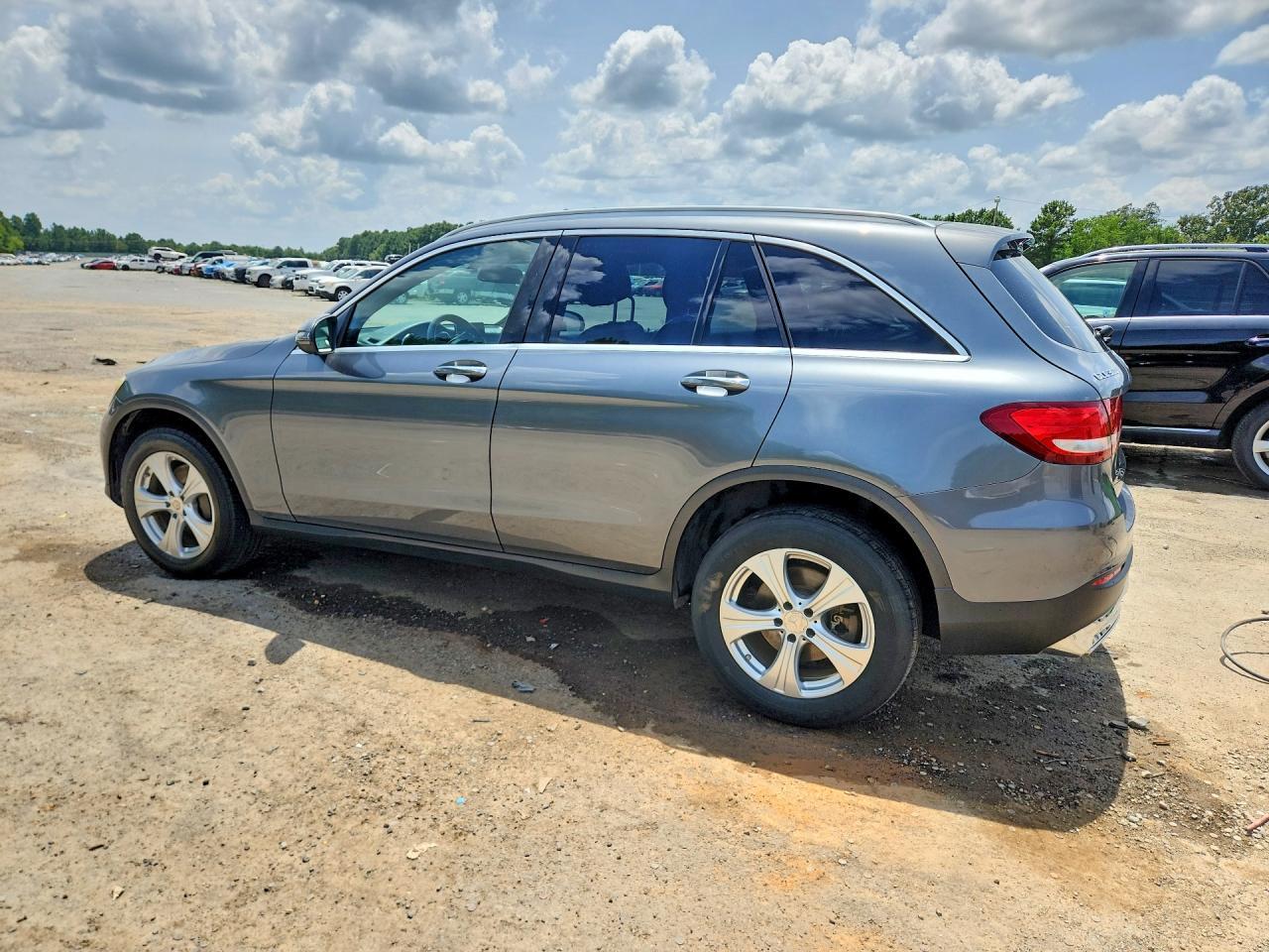 2017 Mercedes-Benz Glc 300 - Image 2