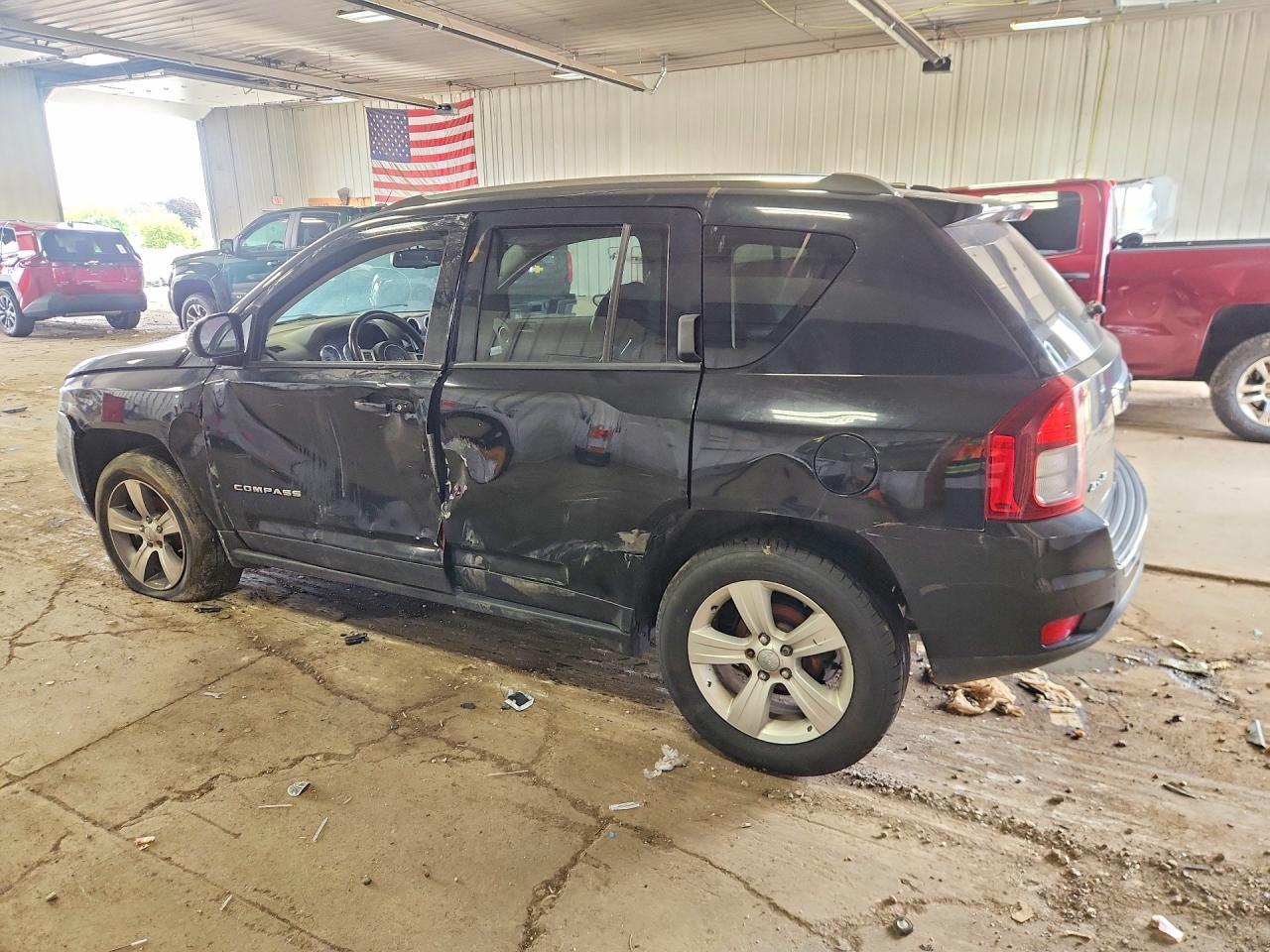 2017 Jeep Compass Latitude - Фото 2