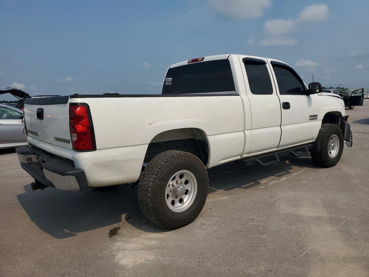 2005 Chevrolet Silverado C2500 Heavy Duty - Фото 3