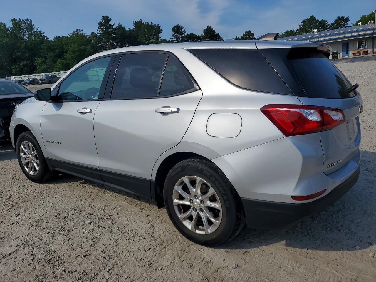 2019 Chevrolet Equinox Ls - Image 2