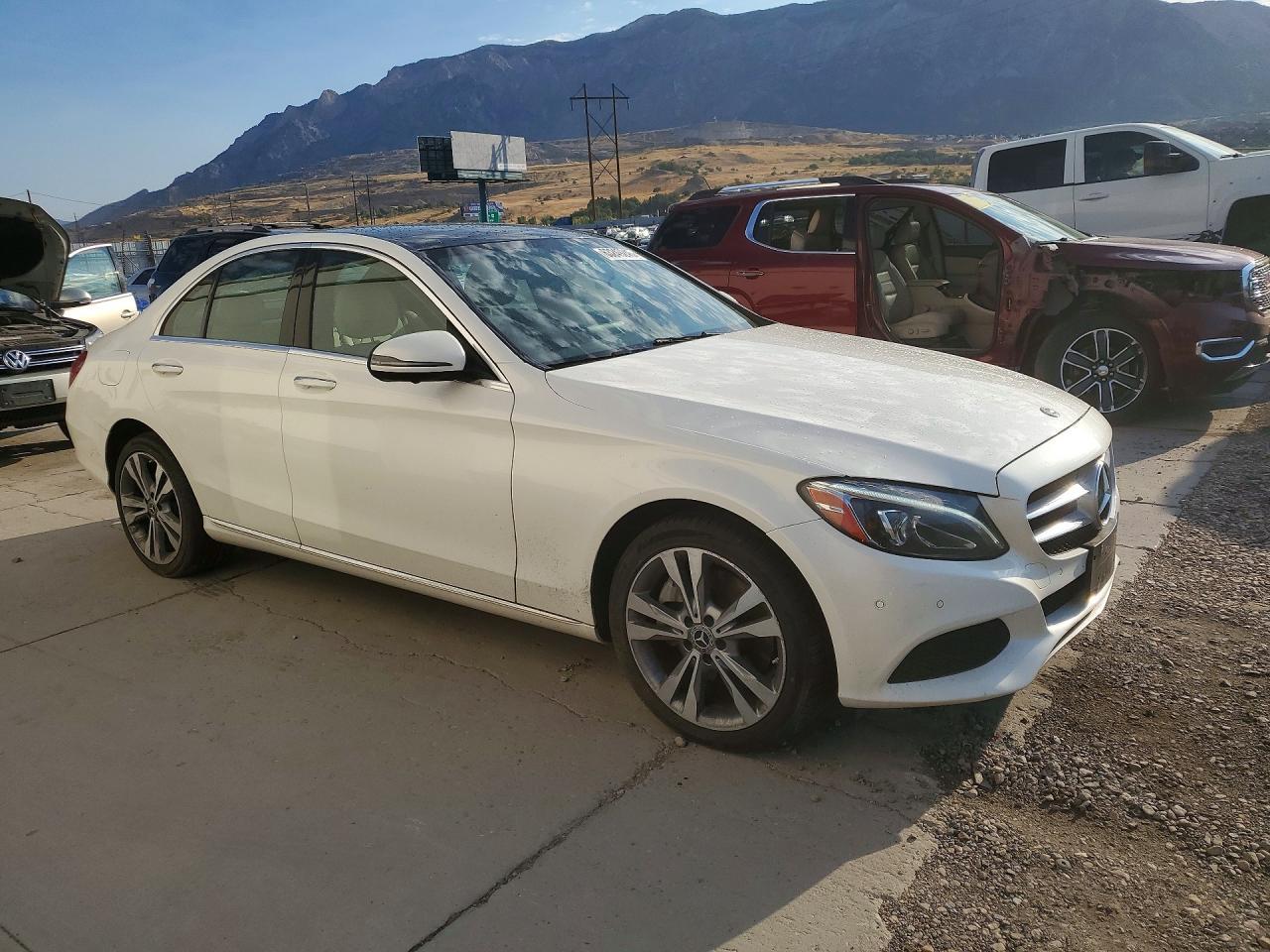2018 Mercedes-Benz C 300 4Matic - Фото 4