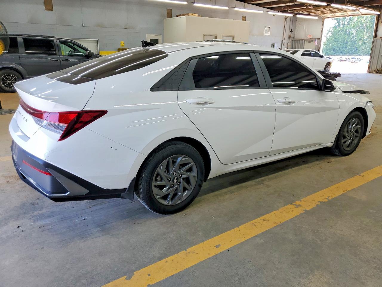 2024 Hyundai Elantra Sel - Фото 3