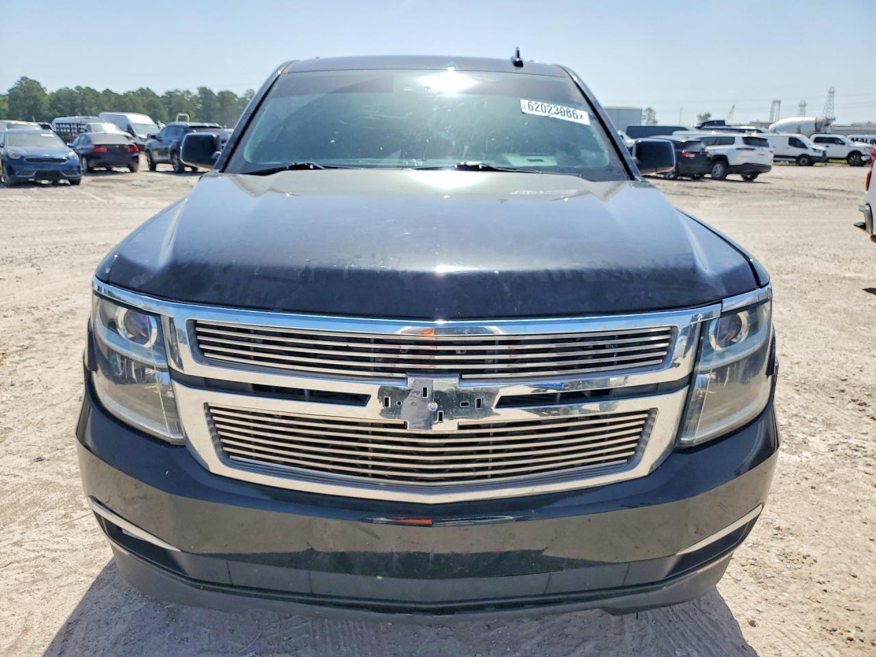 2017 Chevrolet Suburban C1500 Lt - Image 5