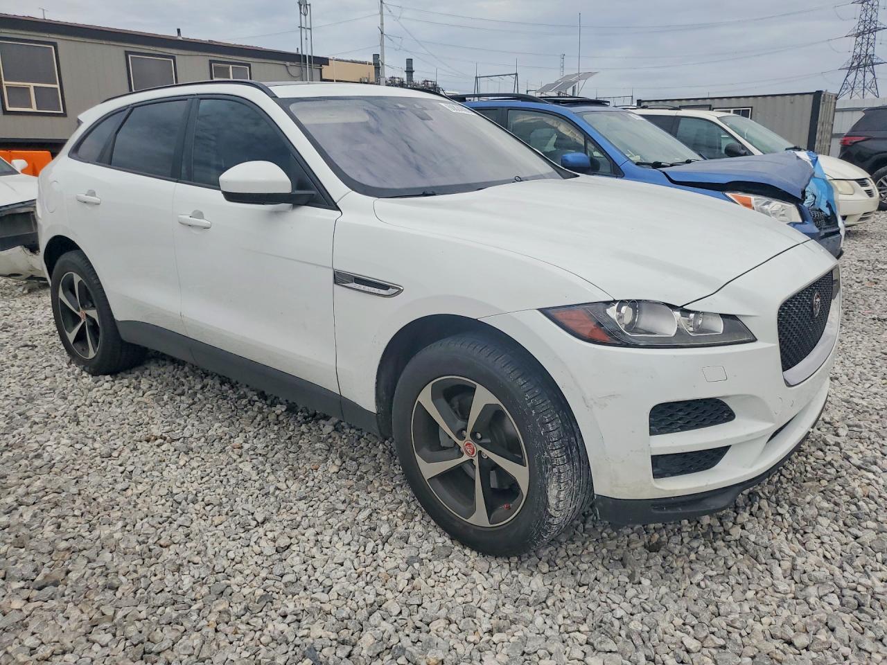 2017 Jaguar F-Pace Premium - Image 4