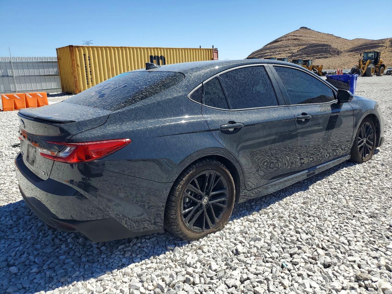 2025 Toyota Camry Se - Фото 3