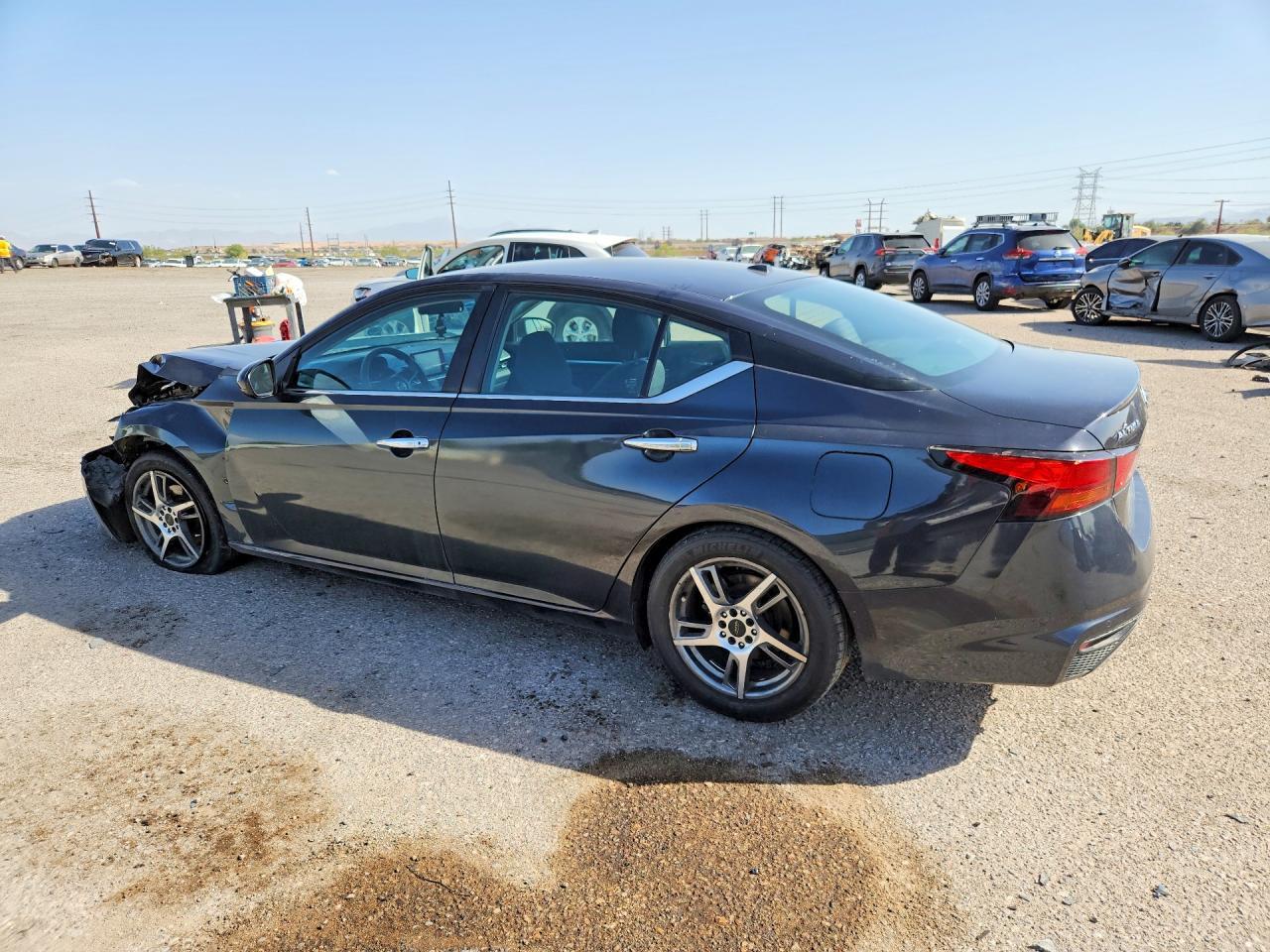 2021 Niss Altima - Image 2