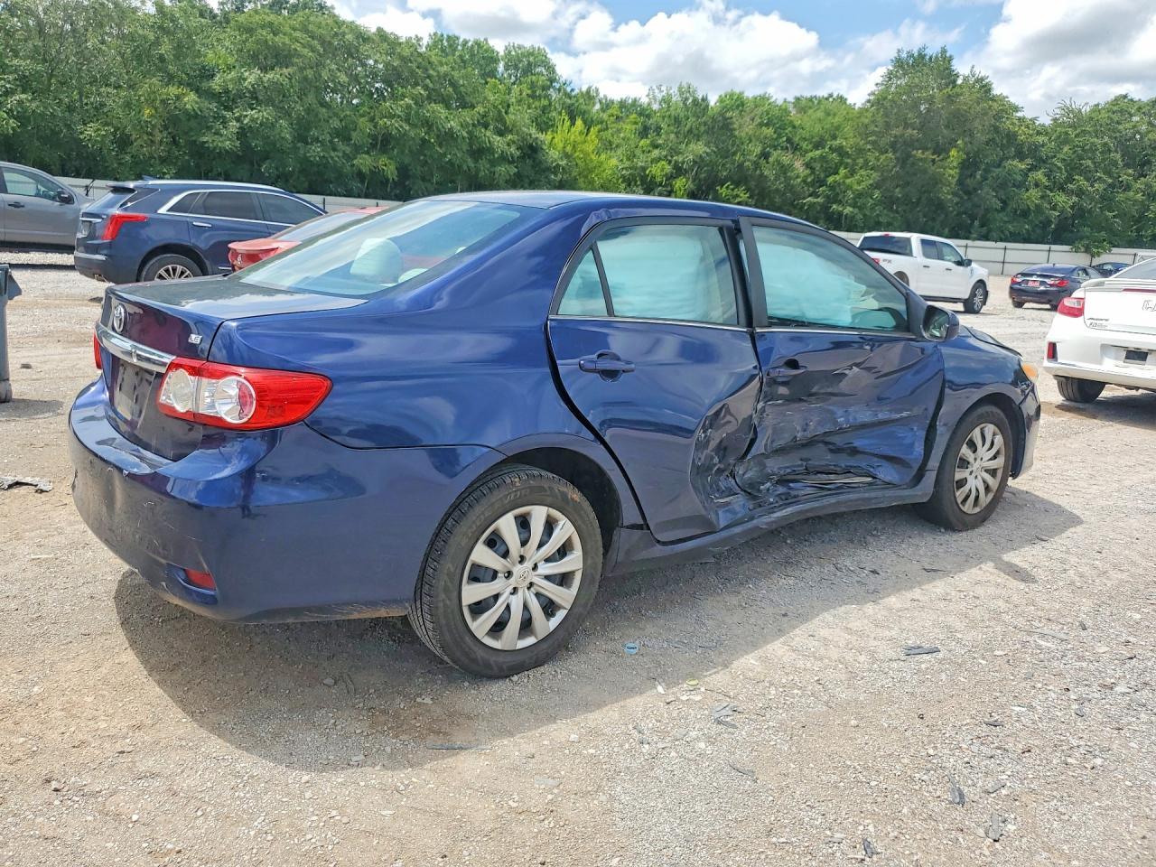 2013 Toyota Corolla Le - Image 3