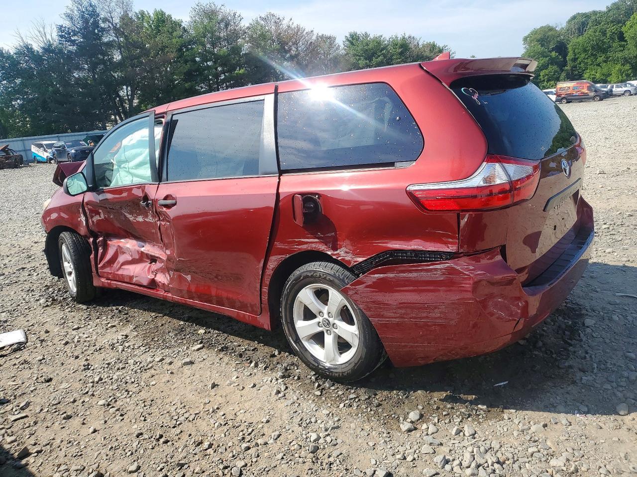 2019 Toyota Sienna L 7-Passenger - Фото 2
