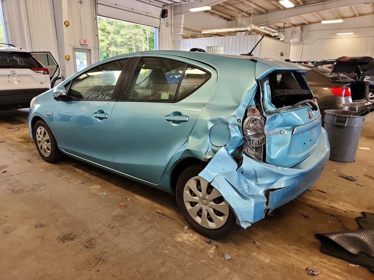 2012 Toyota Prius C Three - Фото 2