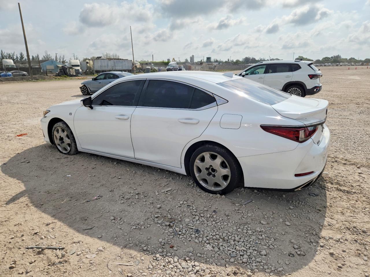 2019 Lexus Es 350 - Image 2