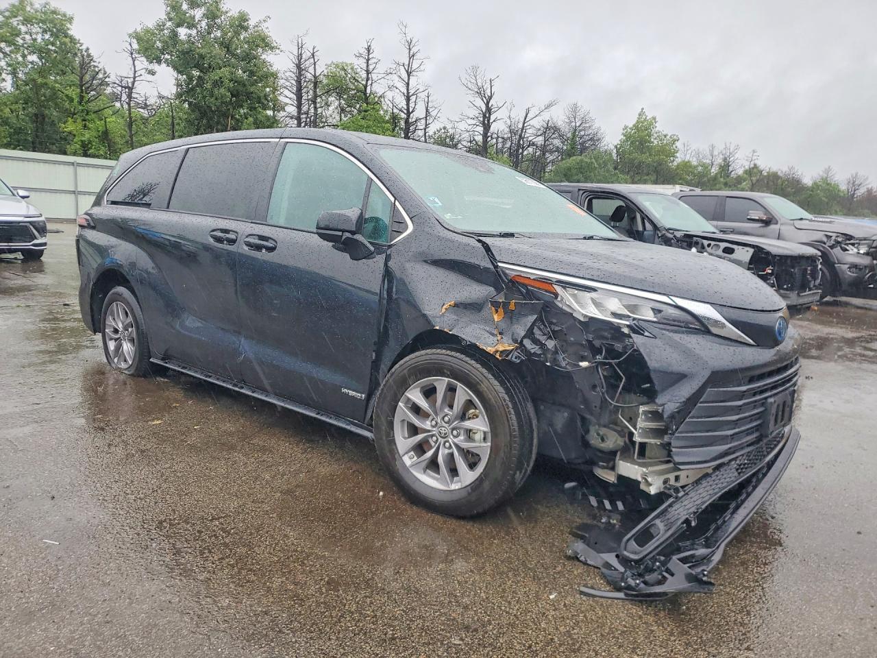 2021 Toyota Sienna Le - Фото 4