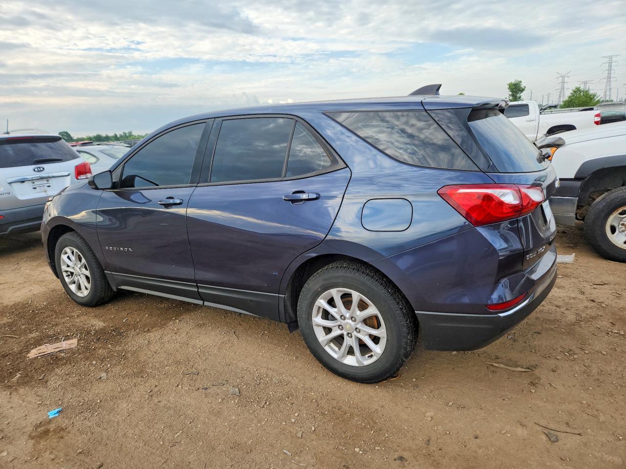 2018 Chevrolet Equinox Ls - Фото 2