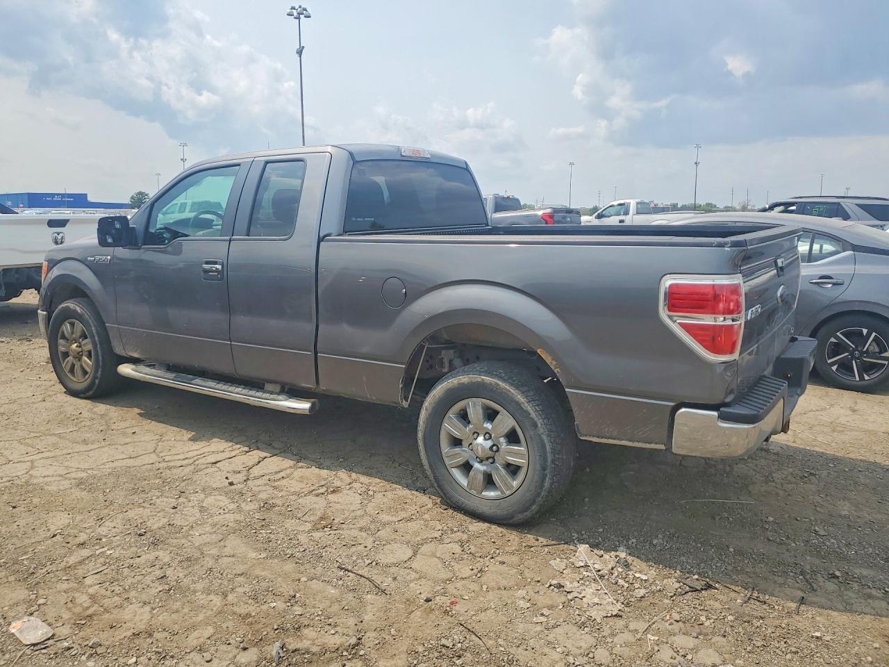 2011 Ford F150 Super Cab - Фото 2