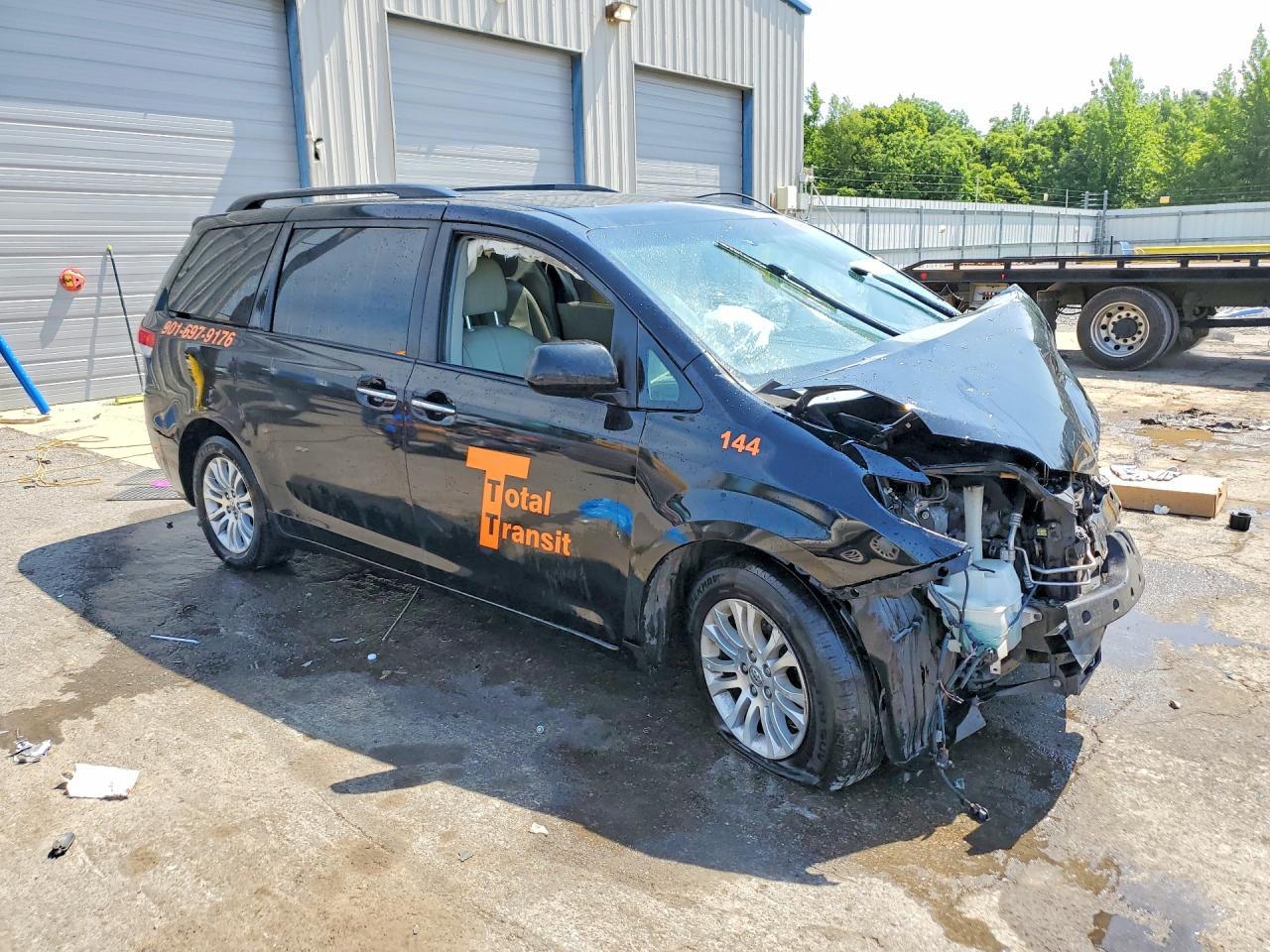 2014 Toyota Sienna Xle 8-Passenger - Фото 4