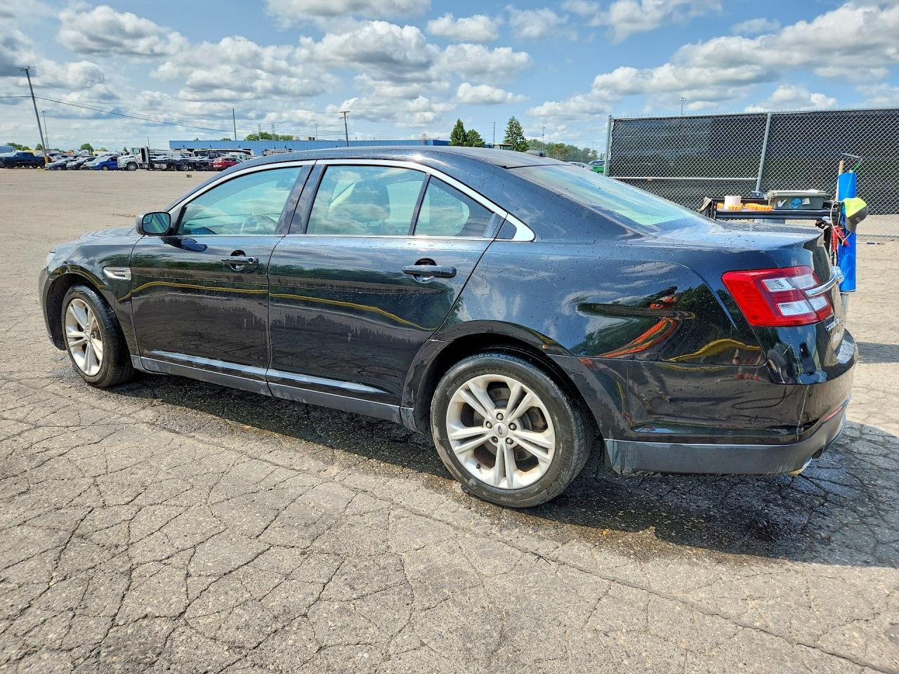 2016 Ford Taurus Se - Фото 2