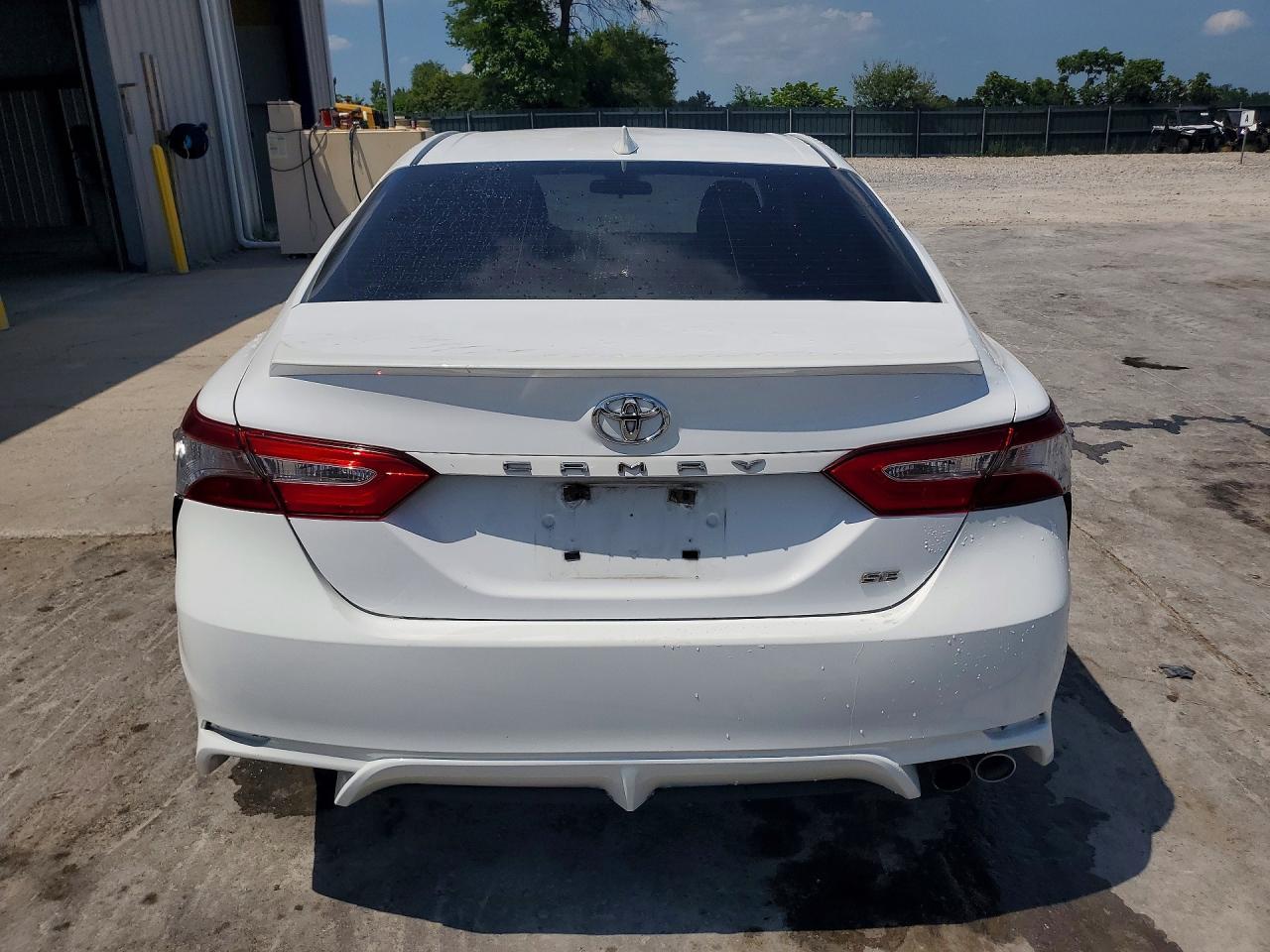2019 Toyota Camry Se - Image 6