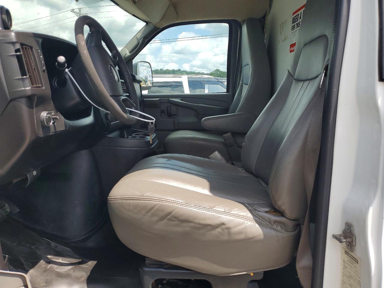 2011 GMC Savana Cutaway G3500 - Фото 7