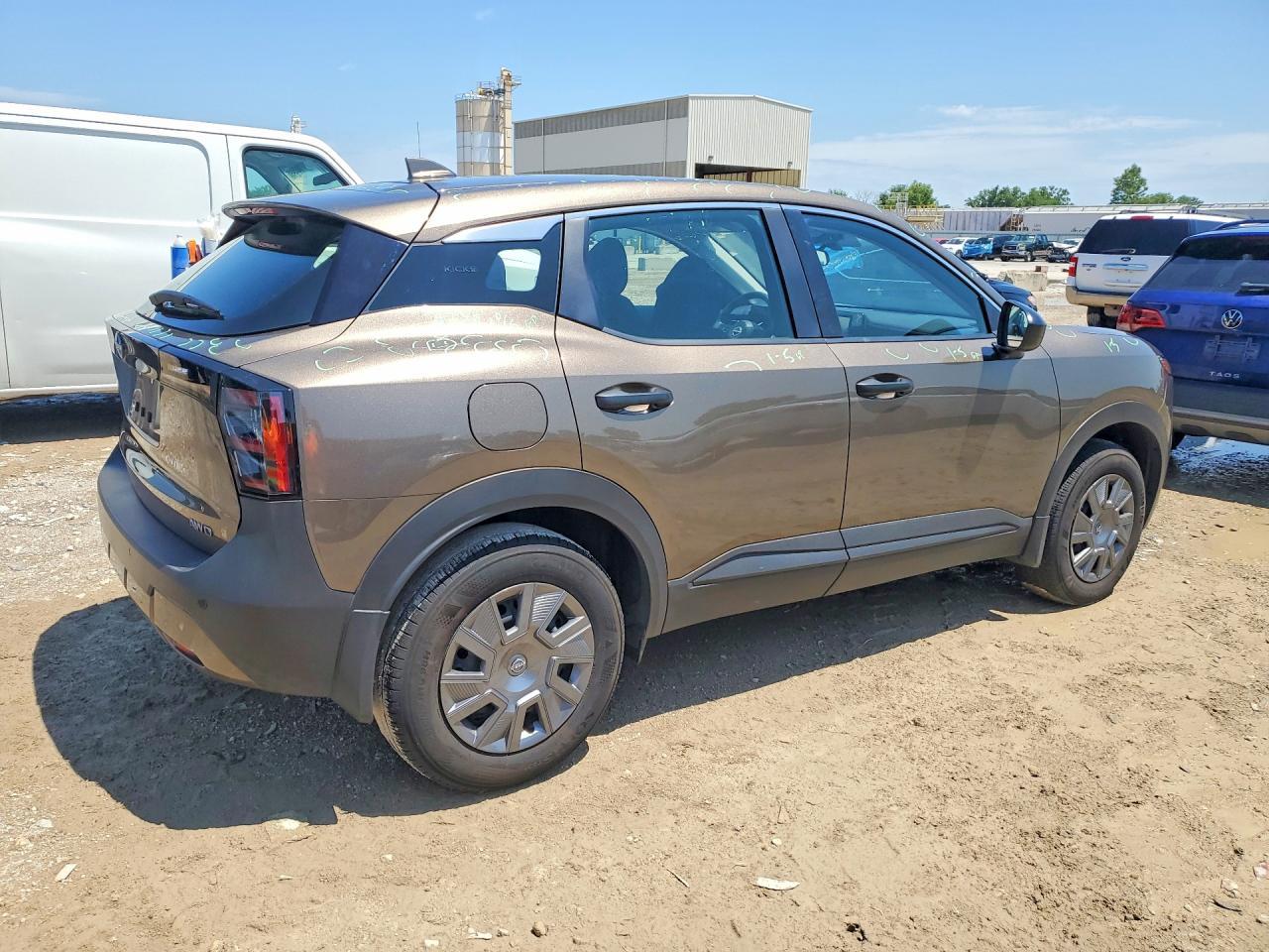 2025 Nissan Kicks S - Фото 3