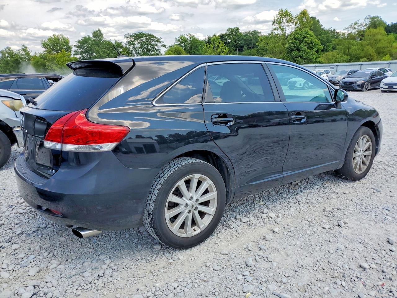 2012 Toyota Venza Le - Image 3