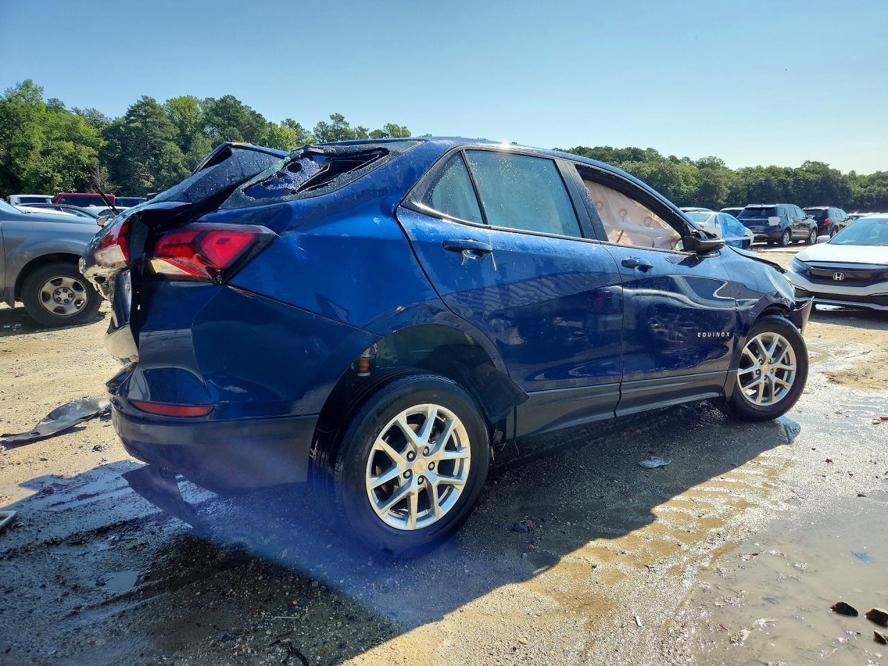 2022 Chevrolet Equinox Ls - Фото 3