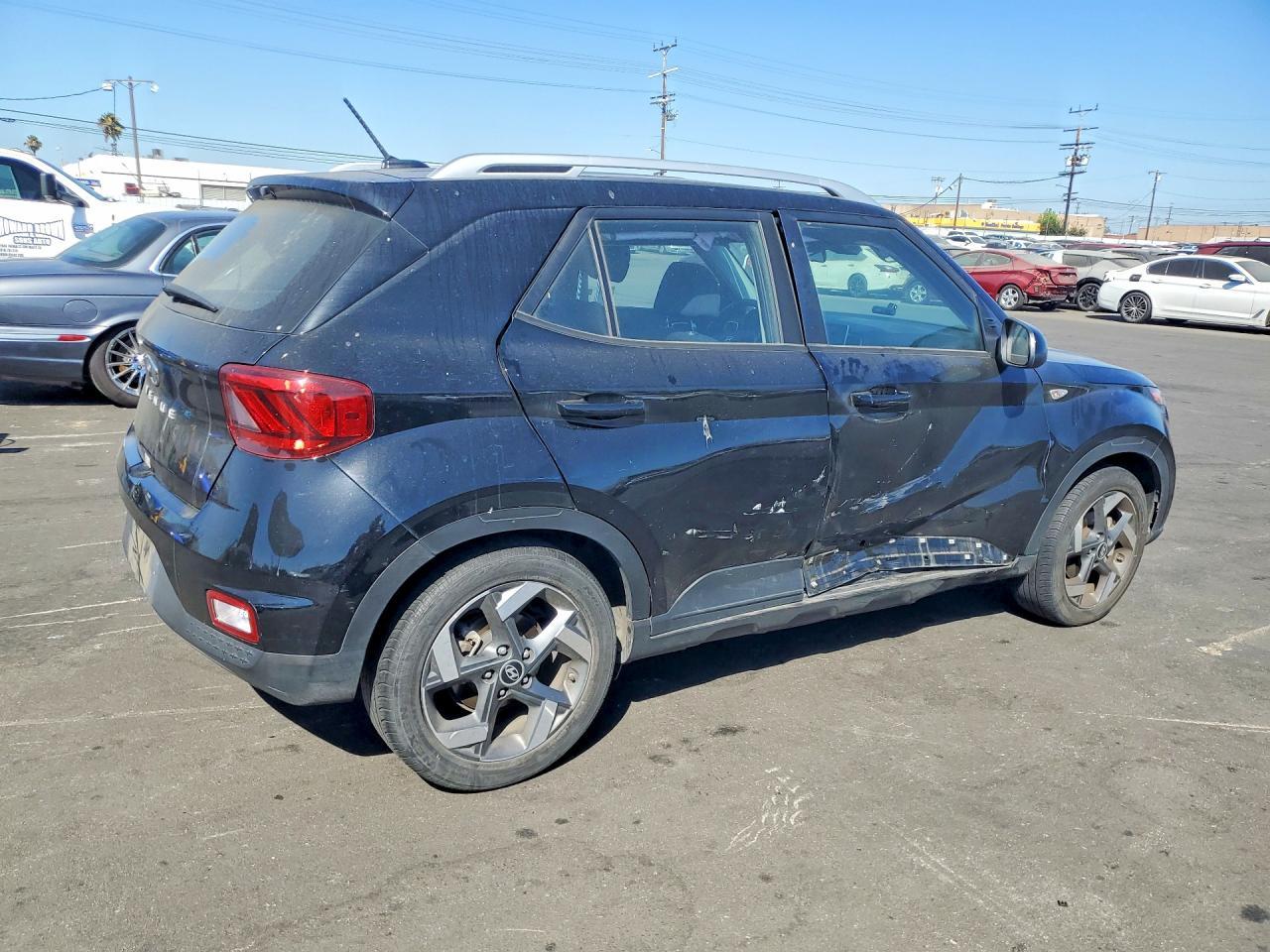 2024 Hyundai Venue Sel - Image 3