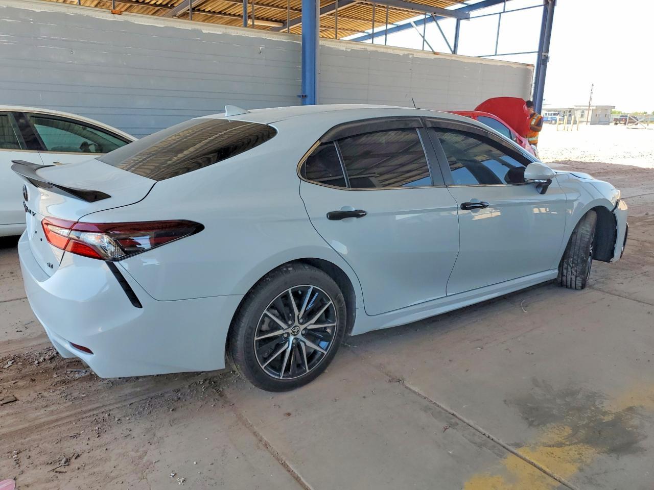 2023 Toyota Camry Se - Фото 3