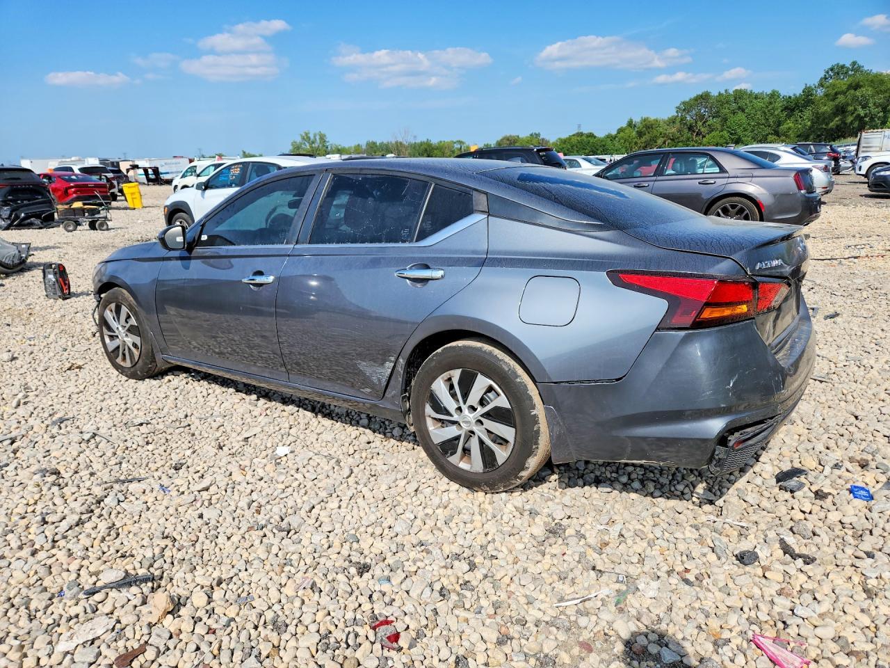 2020 Nissan Altima S - Фото 2
