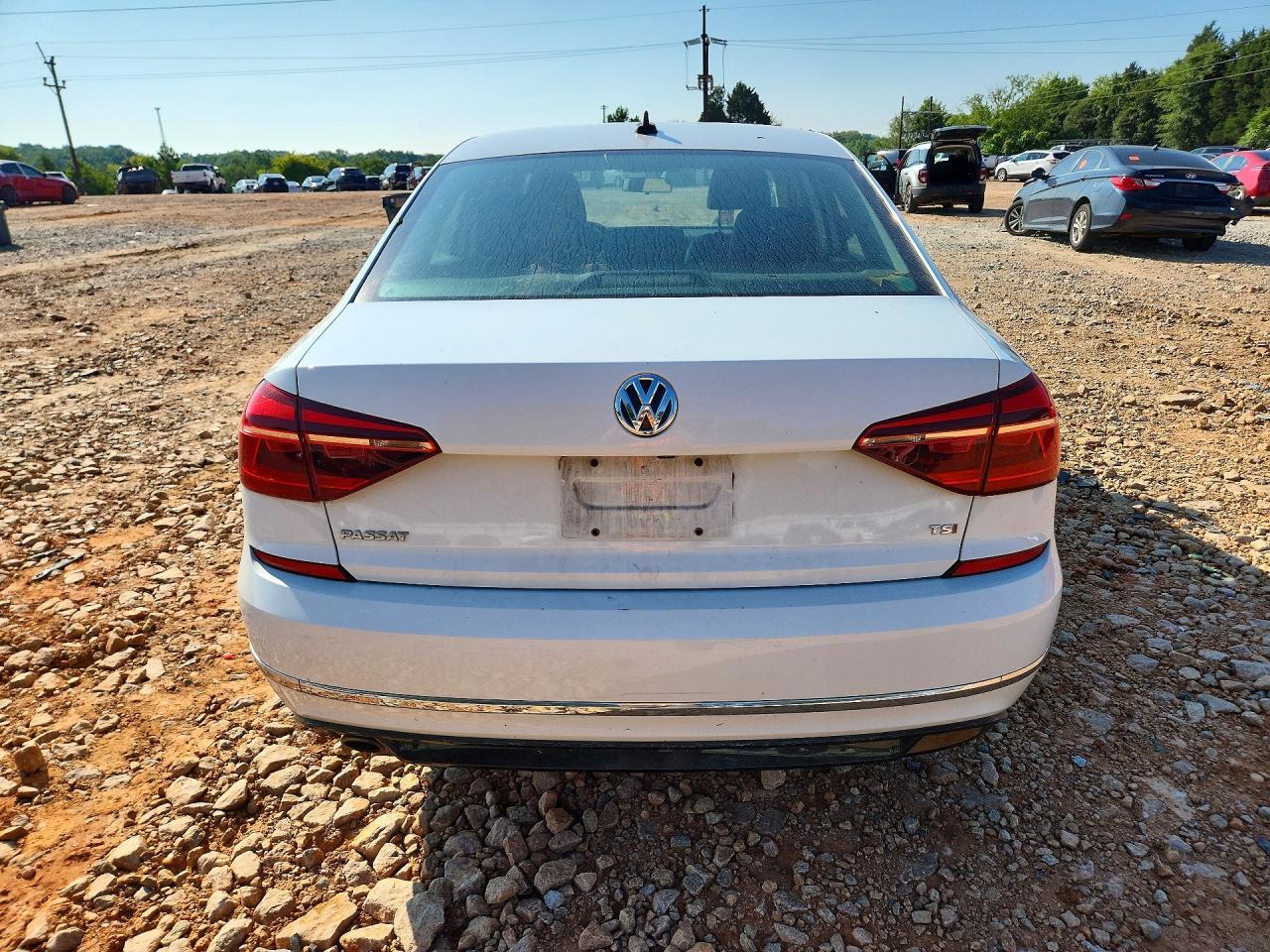 2018 Volkswagen Passat S - Фото 6