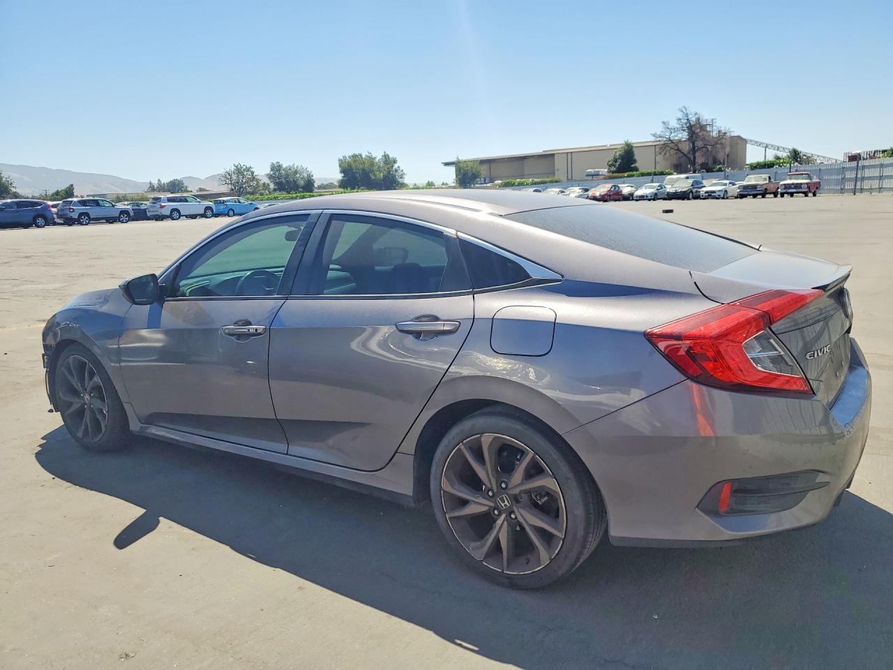 2020 Honda Civic Sport - Фото 2