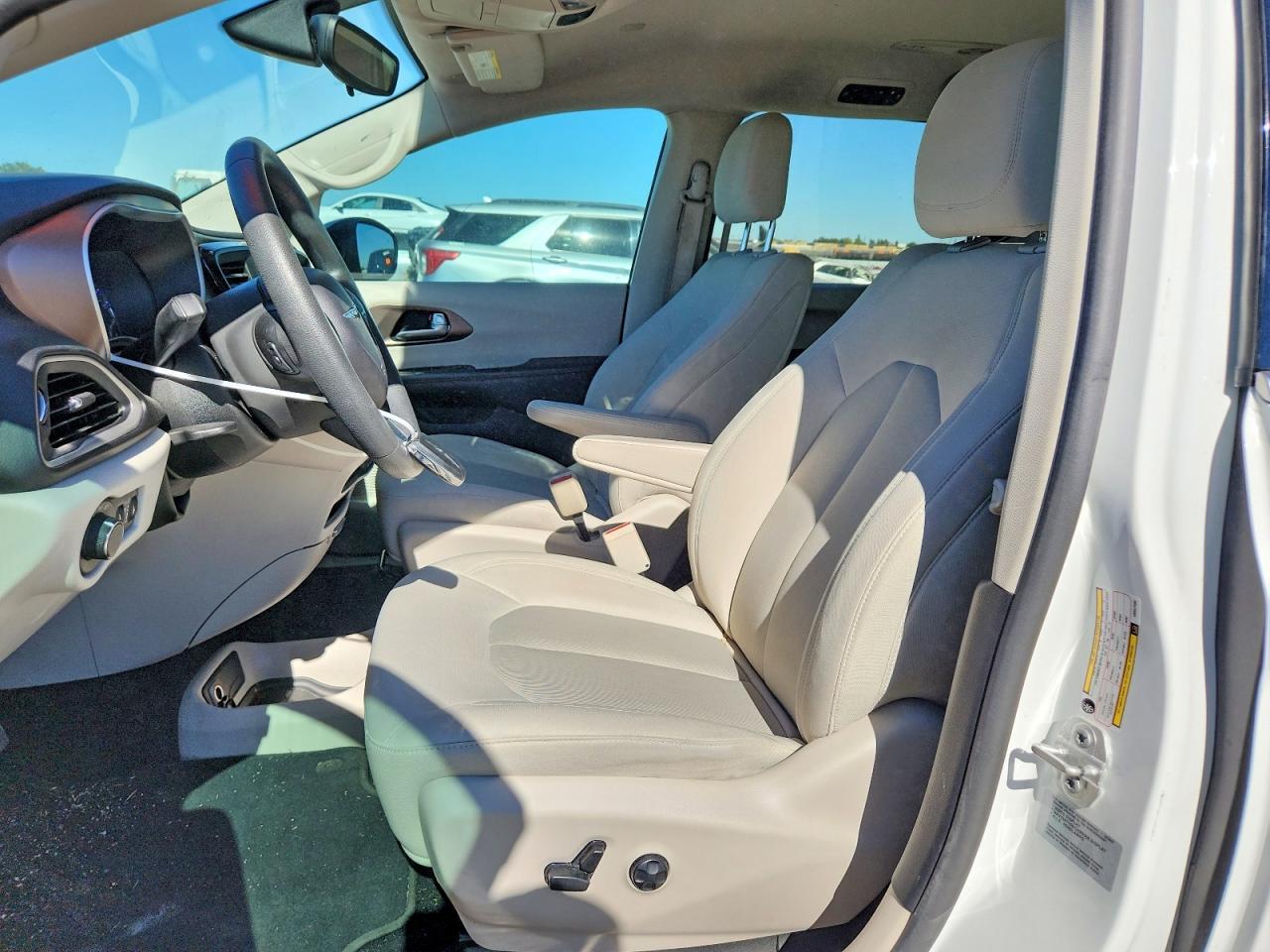 2017 Chrysler Pacifica Lx - Image 7