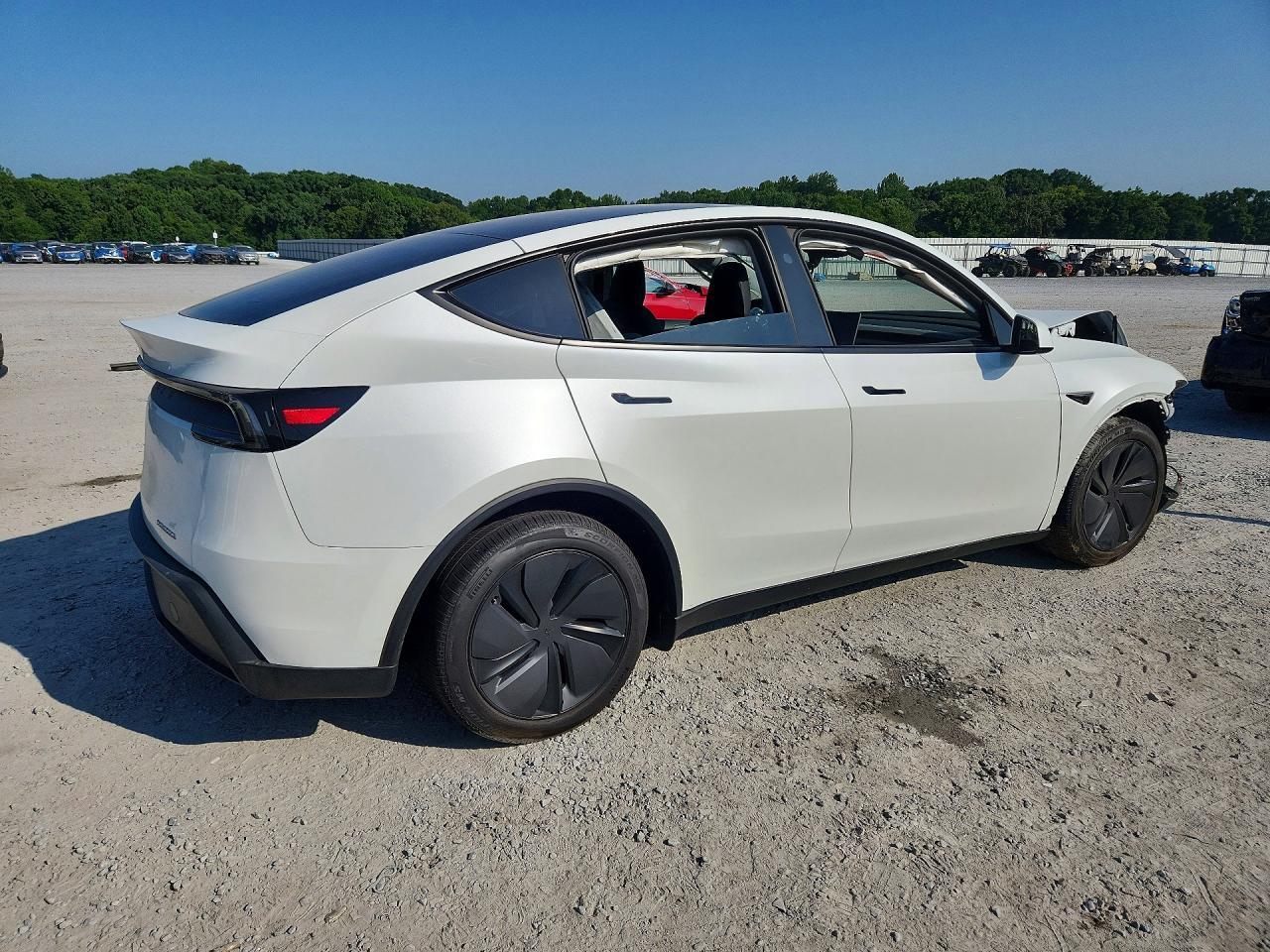 2026 Tesla Model Y - Фото 3