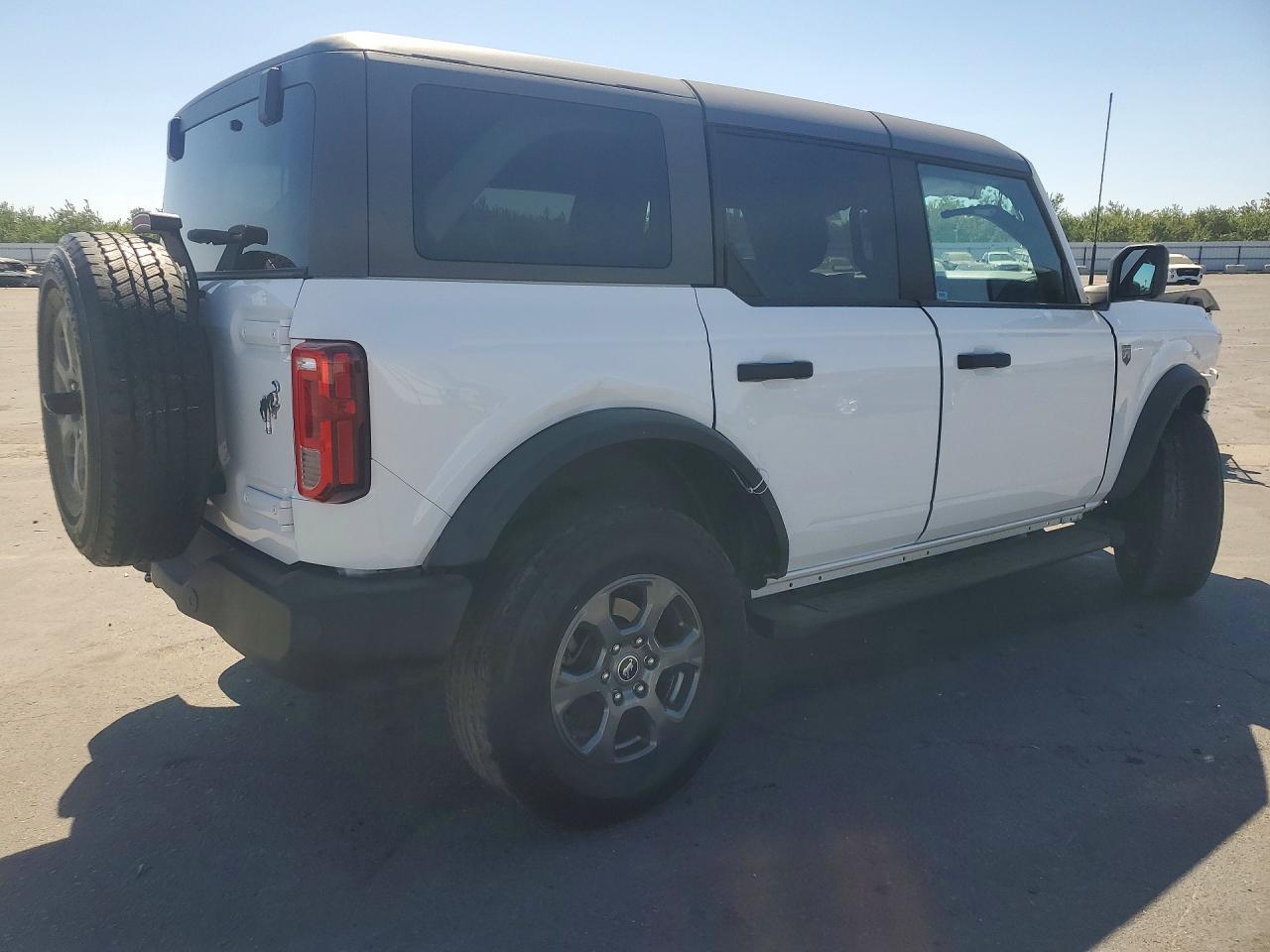 2023 Ford Bronco Base - Image 3