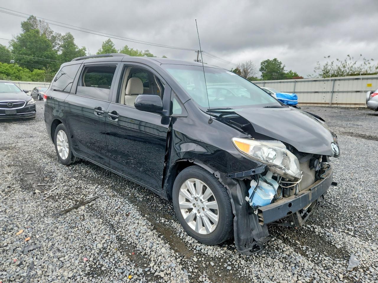 2012 Toyota Sienna Le - Image 4