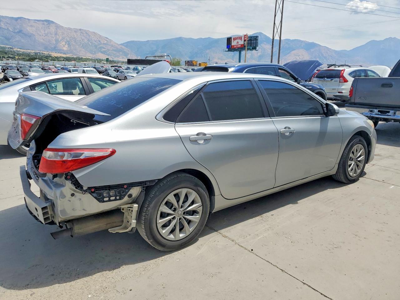 2017 Toyota Camry Le - Image 3