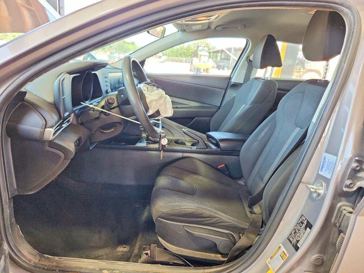 2022 Hyundai Elantra Se - Image 7