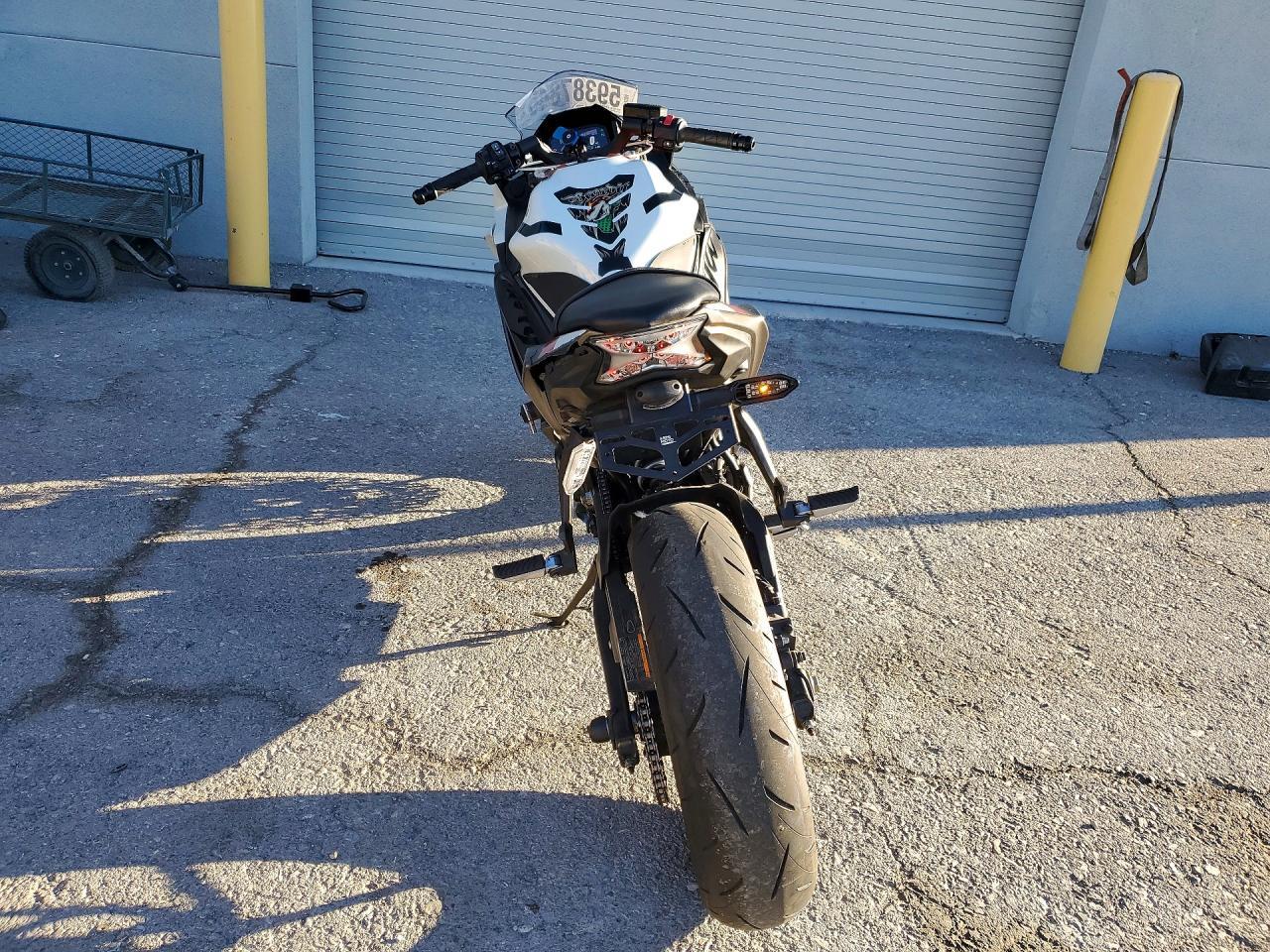 2023 Kawasaki Ex650 R - Image 4