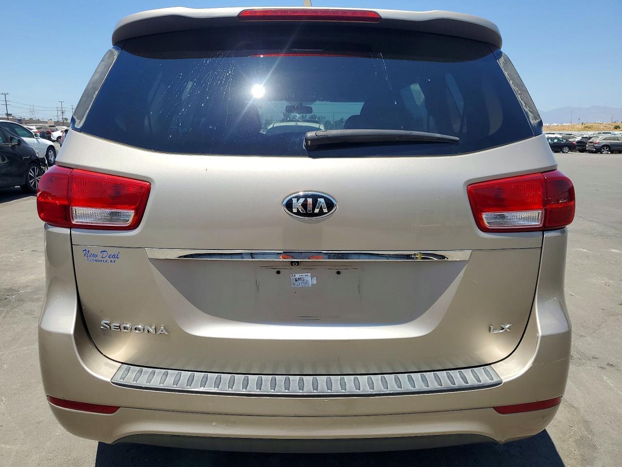 2016 Kia Sedona Lx - Фото 6