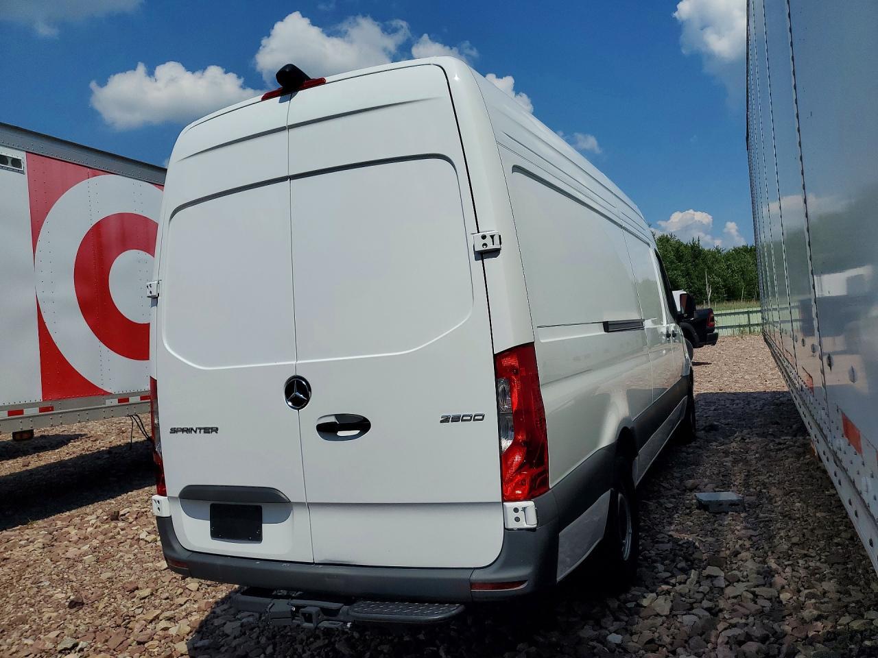 2025 Mercedes-Benz Sprinter 2500 - Фото 3
