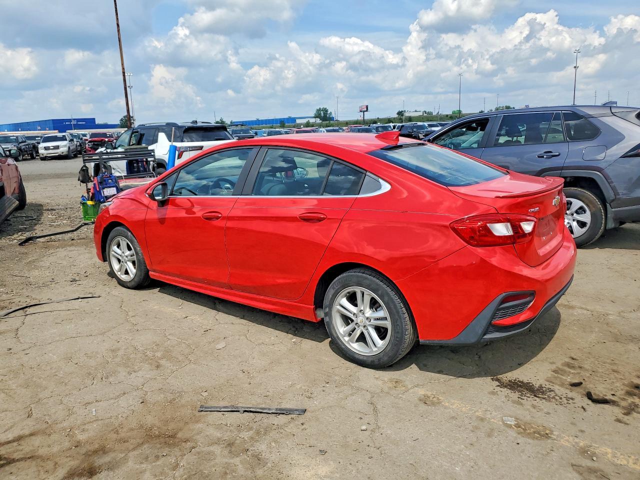2017 Chevrolet Cruze Lt - Image 2