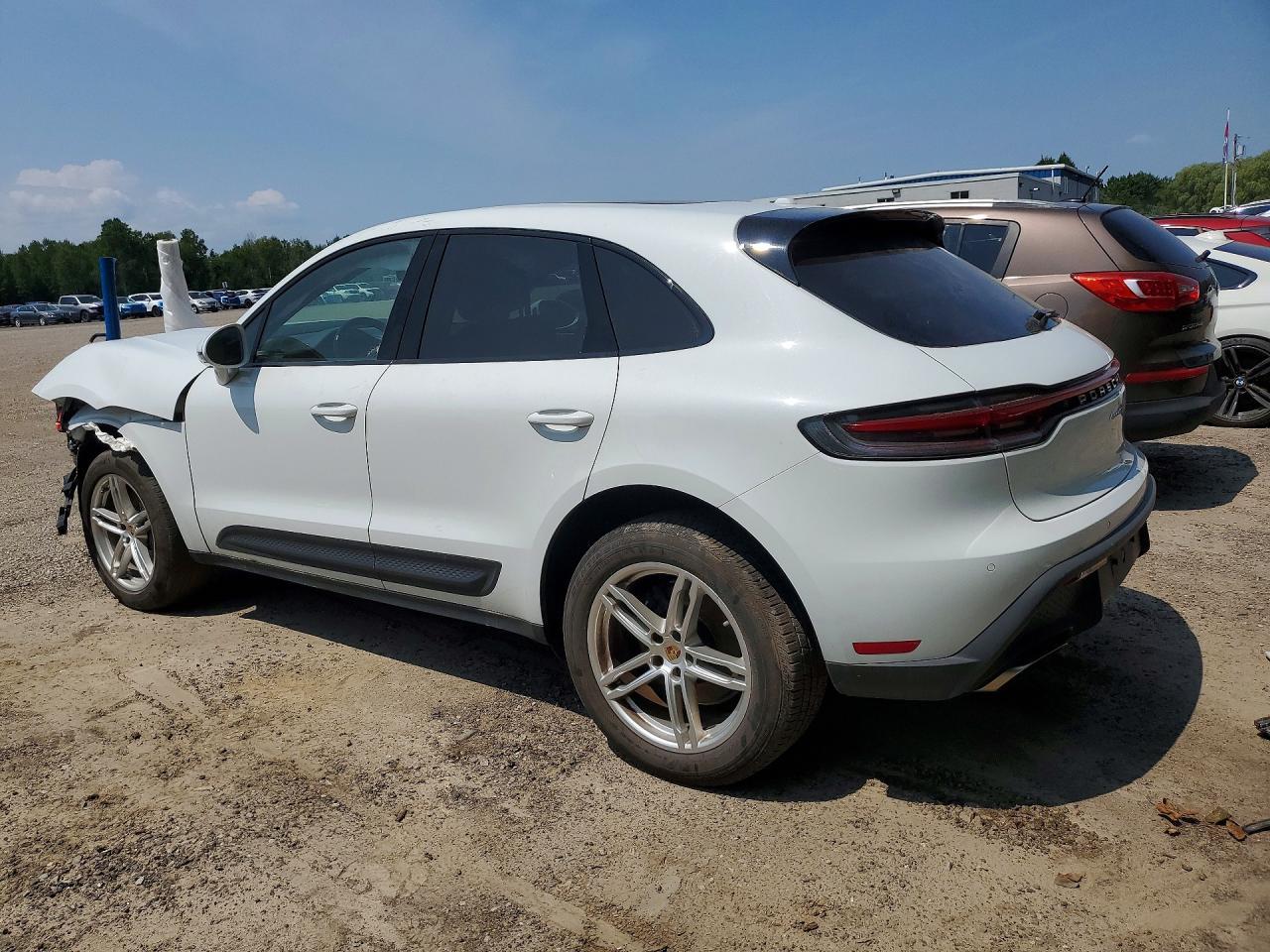 2022 Porsche Macan - Image 2