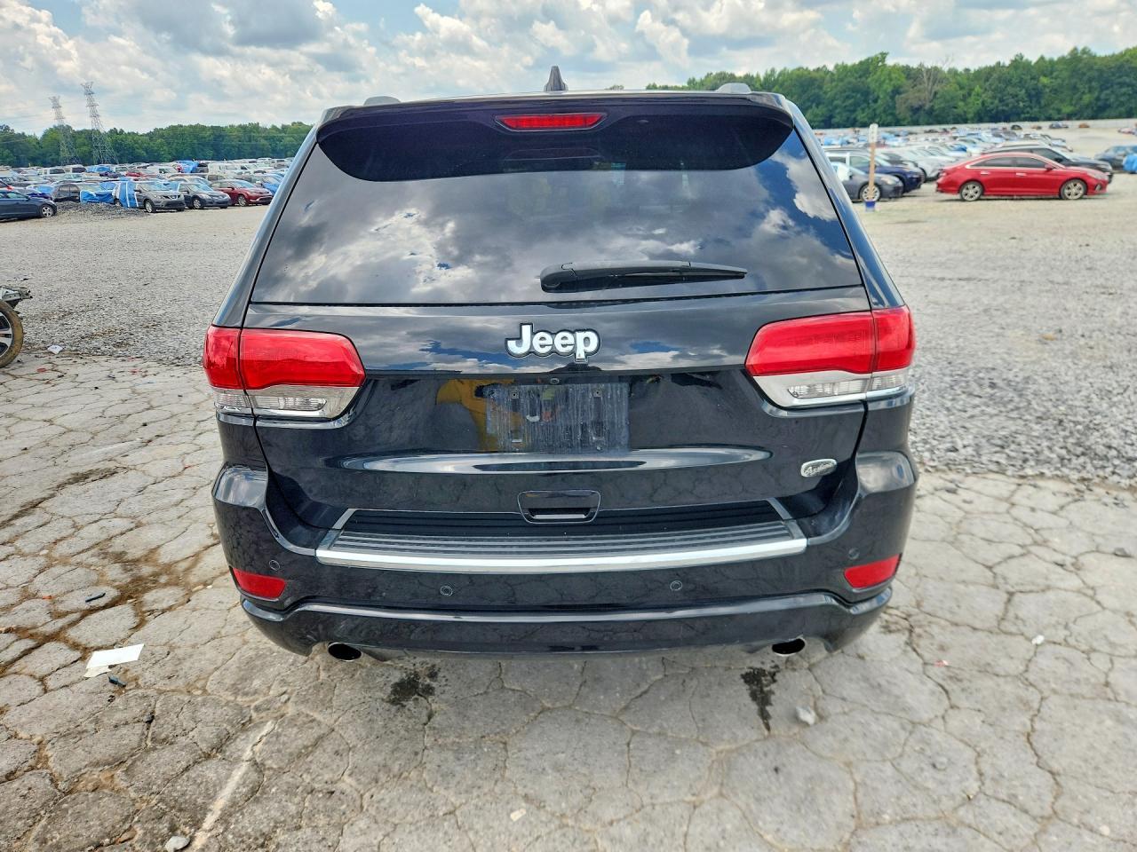 2020 Jeep Grand Cherokee Overland - Image 6