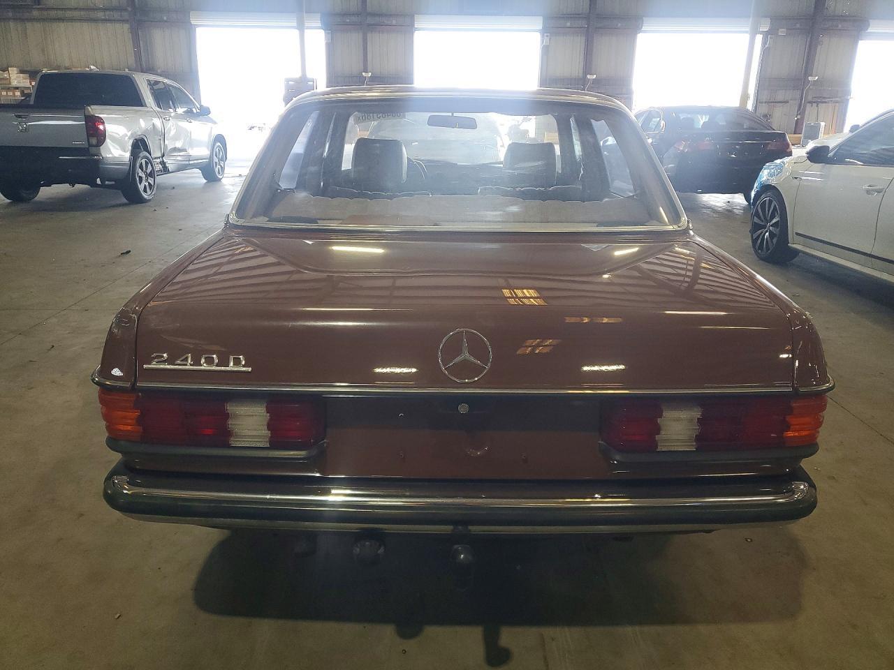 1984 Mercedes 240D - Фото 6