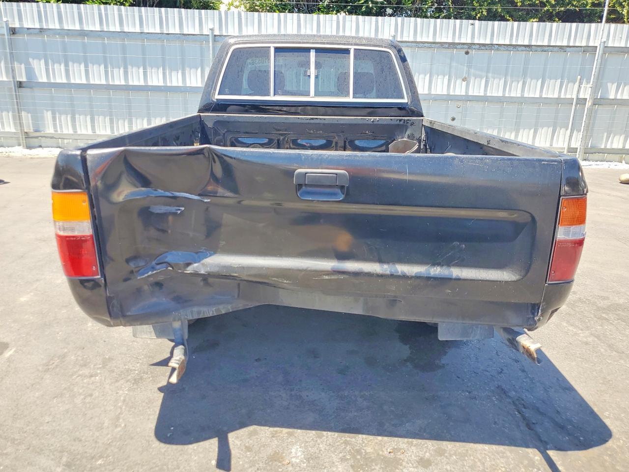 1992 Toyota Pickup Deluxe - Фото 6