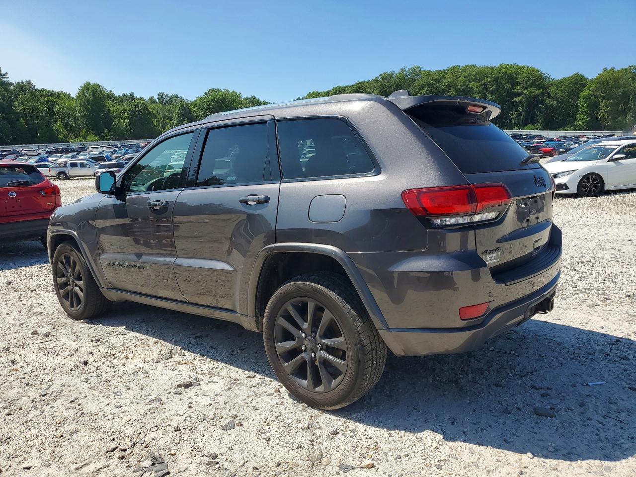 2020 Jeep Grand Cherokee Laredo - Image 2