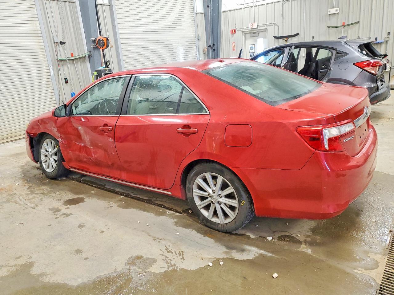 2014 Toyota Camry Xle - Image 2