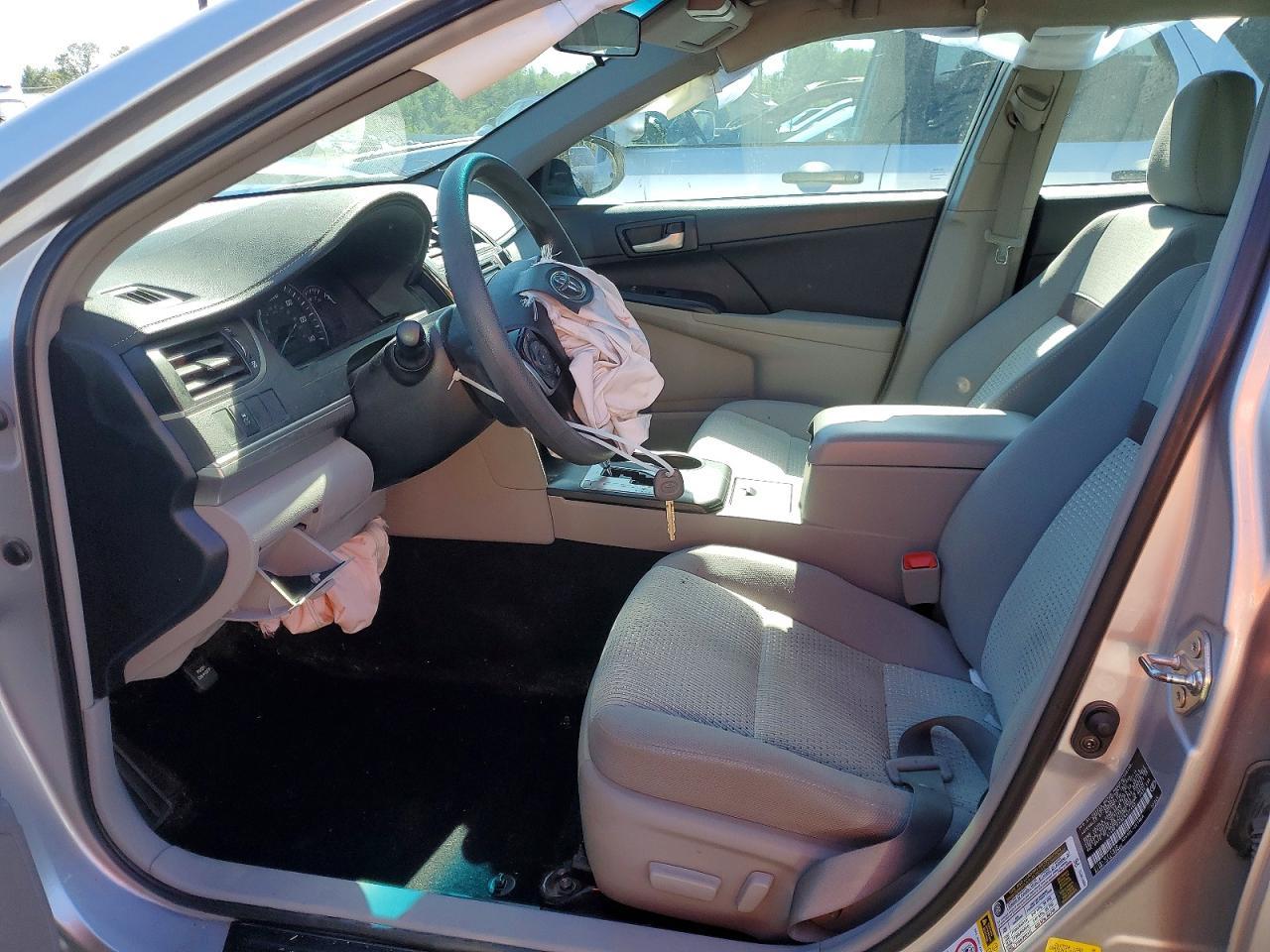 2014 Toyota Camry Le - Image 7