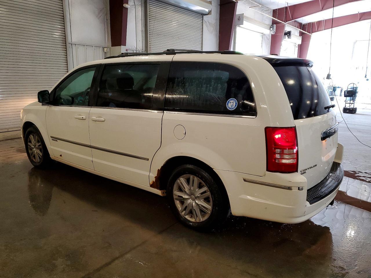 2010 Chrysler Town & Country Touring - Image 2