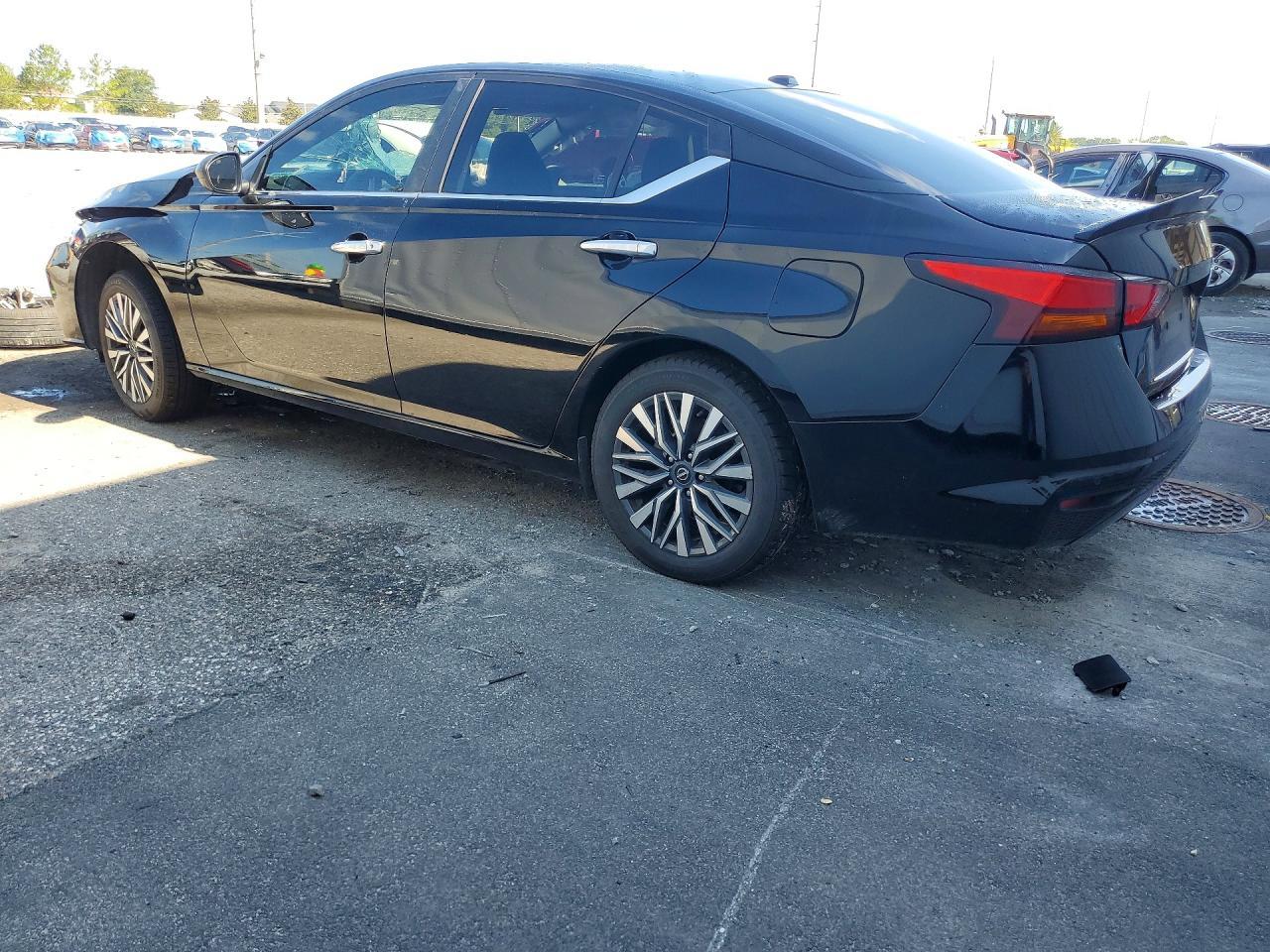 2025 Nissan Altima Sv - Image 2